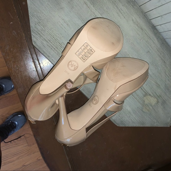 Michael Kors Beige Patent Stilettos Size 9.5M - Picture 8 of 9